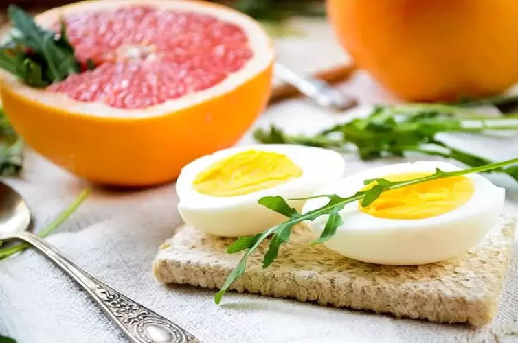 ไข่และส้มโอสำหรับอาหารไข่