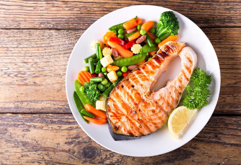 มีการเติมปลาลงในอาหารโปรตีนที่มีประสิทธิภาพสำหรับการลดน้ำหนัก